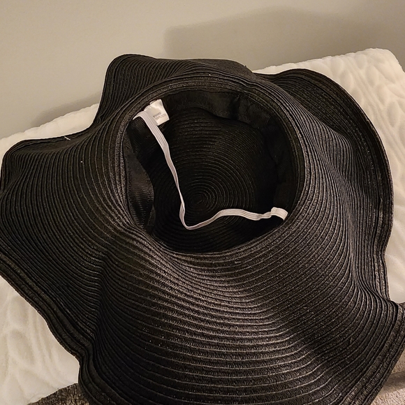 Black Sunhat - Picture 2 of 3